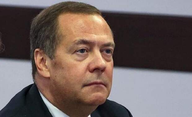 Медведев предложил ввести пошлины на весь российский экспорт в Евросоюз