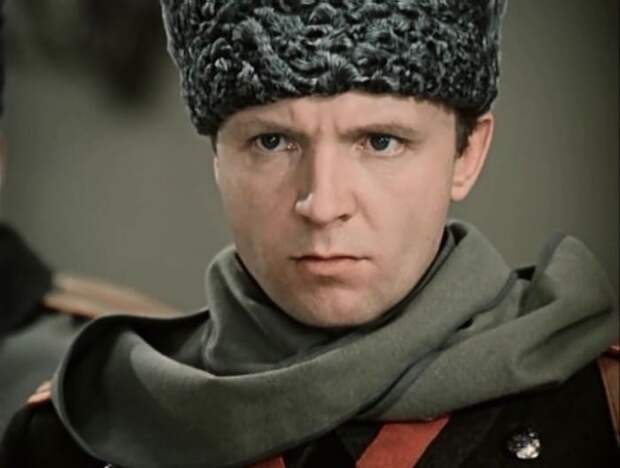 Кадр из фильма *Дни Турбиных*, 1976 | Фото: kino-teatr.ru Кадр из фильма *Дни Турбиных*, 1976 | Фото: kino-teatr.ru