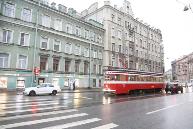 В Петербурге с 1 мая увеличится количество рейсов туристического трамвая
