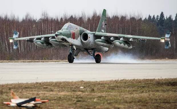 На фото: штурмовик Су-25