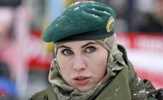 Украинка в хиджабе грозит потерей Крыма