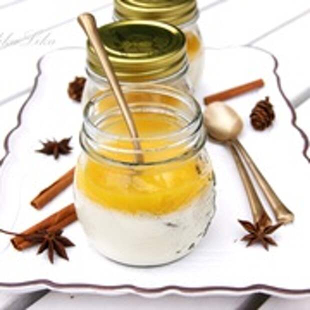 Ванильная панна котта с манговым соусом