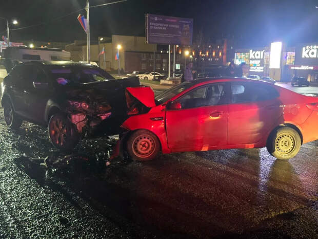 Лобовое столкновение в Ефремове: водители "Киа Рио" и "Мазды" попали в больницу