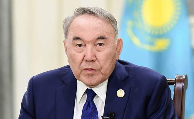 Назарбаев остаётся «за кадром»