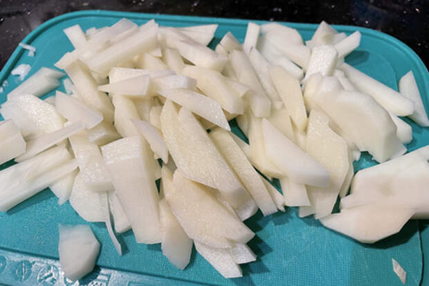 Щи с копчеными ребрышками и лисичками: фото шаг 6