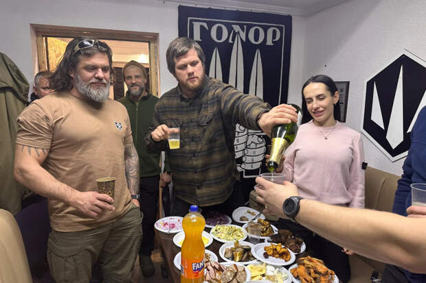 Нацисты устали, но готовятся воевать еще несколько лет. New York Times о настроениях на командном пункте ВСУ