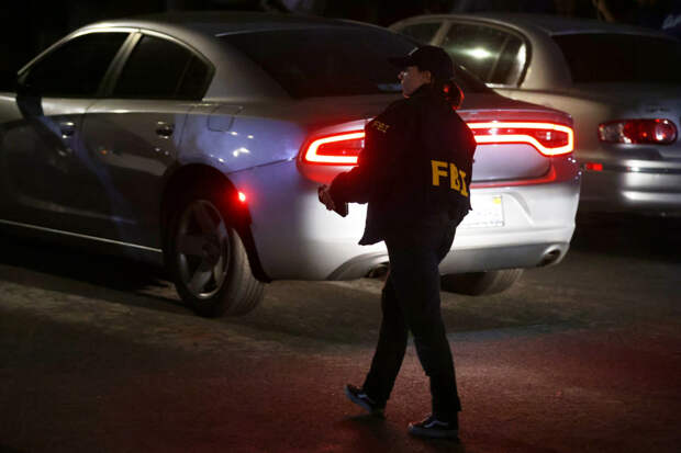 Правоохранители провели обыски у открывшего огонь на приеме у Трампа американца