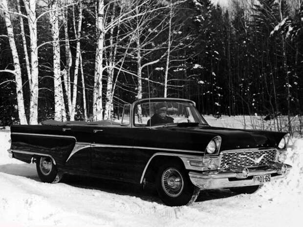 4 место: ГАЗ-13Б 1961-1962, "Чайка" с открытым кузовом типа "фаэтон" и мягким складывающимся верхом с электрогидравлическим приводом. СССР, автодизайн