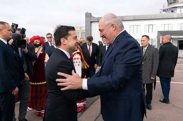 Лукашенко подставил плечо бандеровской Украине