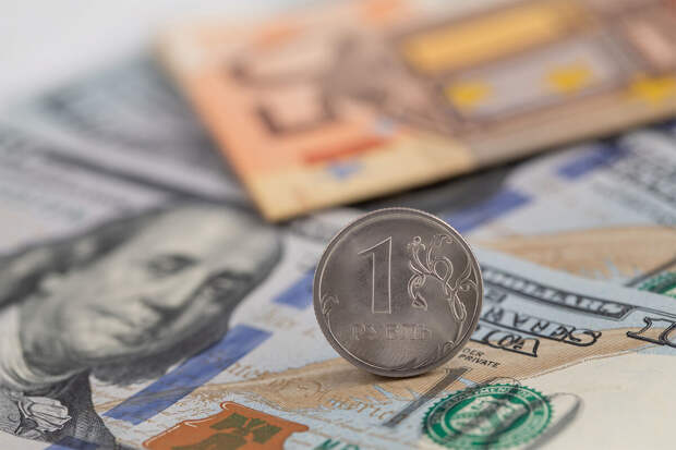 Песков: от доллара никто не отказывался, это США ограничили его использование