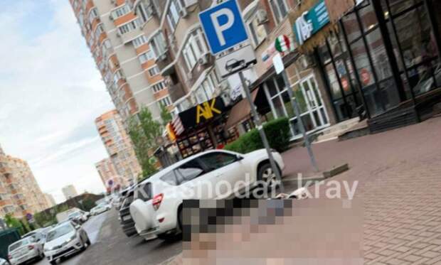 В Краснодаре девушка выпала с балкона: тело обнаружили местные жители