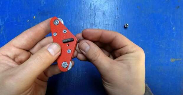 Самодельное приспособление для заточки сверла по металлу маленького диаметра (до 3 мм)