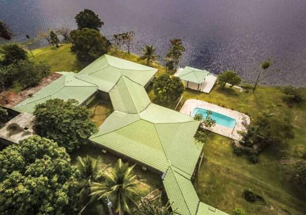 Тропический остров с коттеджами, рестораном и бассейном продается всего за 0 000