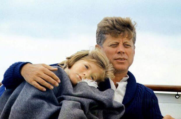 Джон Кеннеди со своей дочерью Керолайн.
