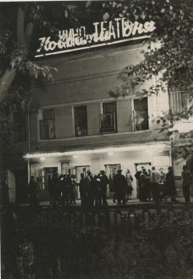 1940-е. Москва вечерняя. Кинотеатр «Новости дня»