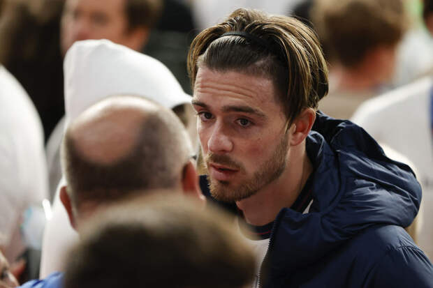 Футболист АПЛ Джек Грилиш уснул пьяным на крыше бара