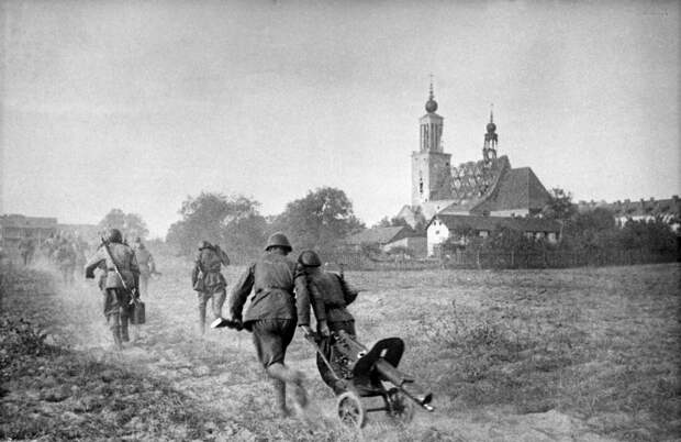 Правда и ложь о Варшавском восстании. Советский офицер 10 дней спасал обреченный город