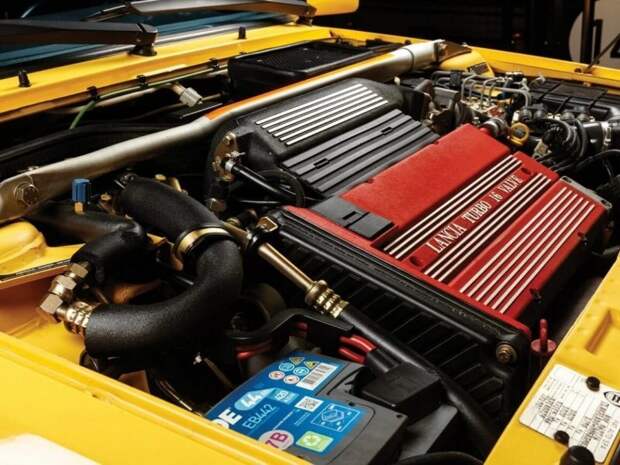 Lancia Delta S4 Stradale – вплощение омологационных автомобилей