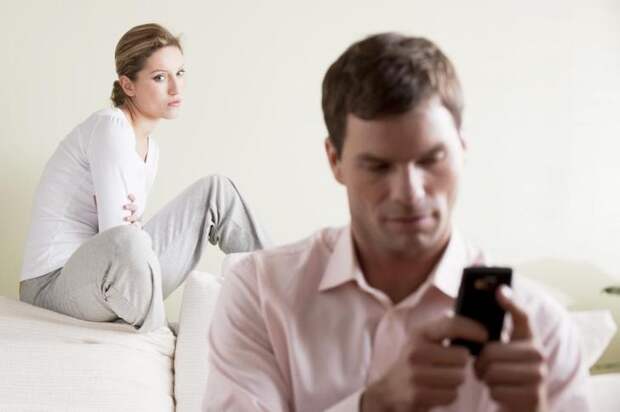 Муж сидит на сайтах знакомств: советы психолога
