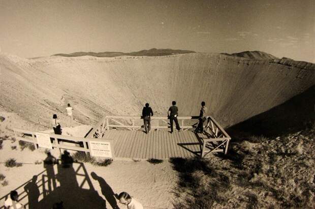 Туристы на ядерном полигоне Невады, 1950-е