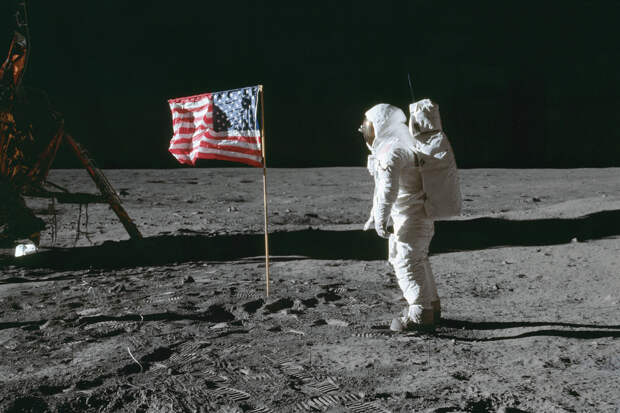 Стало известно, почему была уничтожена оригинальная запись высадки на Луну