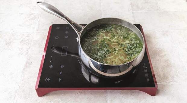 Уха из белой морской рыбы с укропом. Шаг 4