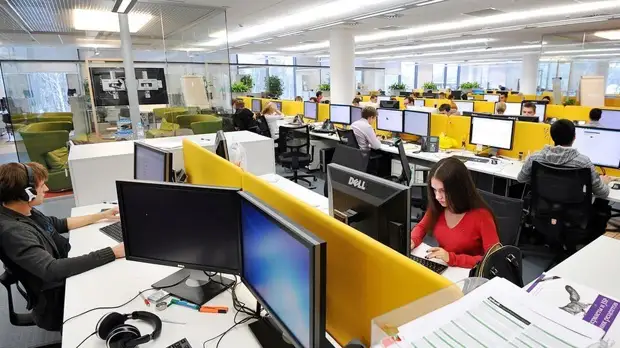 Опрос: 64% россиян заявили о дружбе с конкурентами по работе