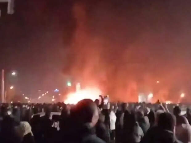 «Репрессии масштабные»: протесты в Иране продолжаются 12 дней, задействованы войска