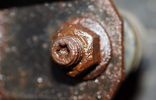 Что делать, если винт «прикипел»: как обойтись без автосервиса и химии