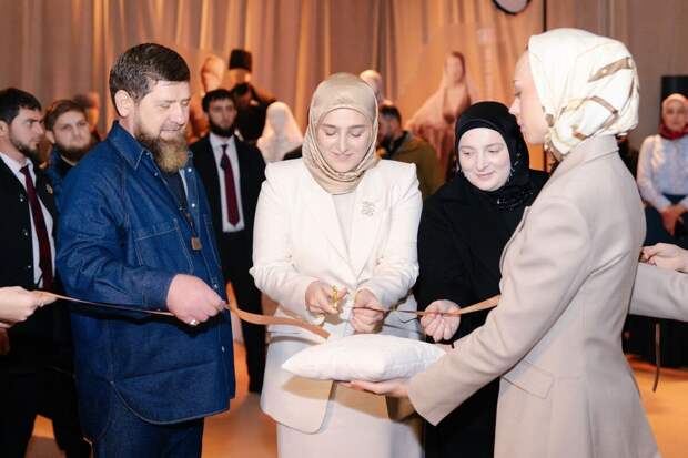 Firdaws показал высокую моду с национальным колоритом