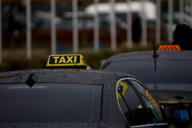 В Италии блогер заказал такси за миллион рублей