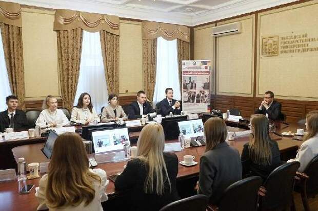 Ректор Державинского встретился с представителями студенческого общества