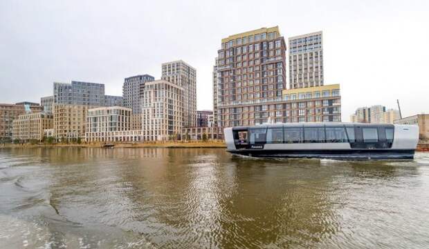 Около 35 судов проходят в акватории Москвы в среднем за сутки зимой