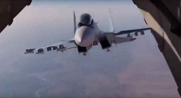 "Как русские это делают?" - В сеть попало видео, на котором Су-30 делает невозможное для американских летчиков