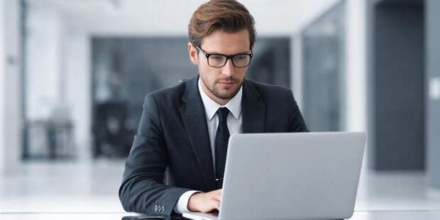 Шесть нулей в зарплате: в каких 28 отраслях России платят больше 100 тысяч рублей