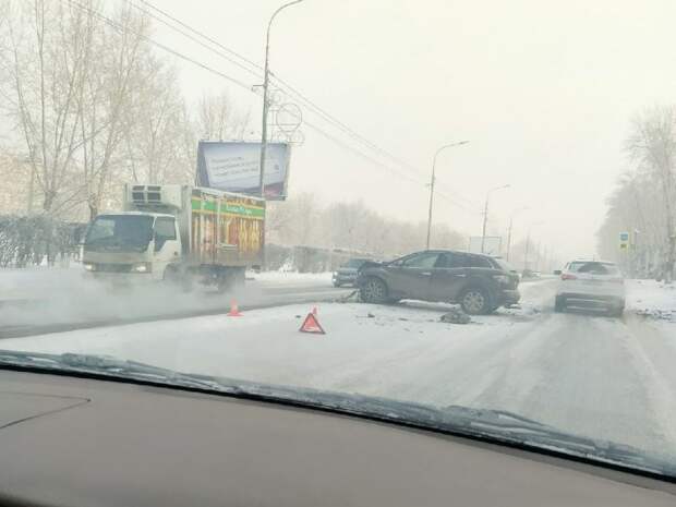 Авария дня. «Мазду» занесло на встречную полосу