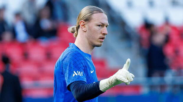 Жена Сафонова вступилась за вратаря ПСЖ в интернете