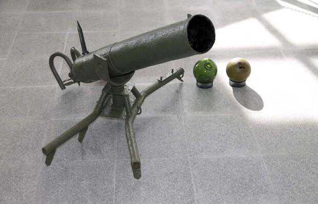 Зачем в Советском Союзе сделали оружие-трубу, стреляющее стеклянными шарами