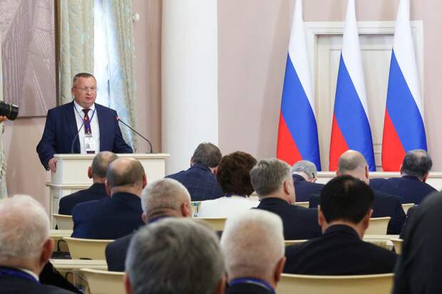 Игорь Мартынов выступил на заседании Президиума Совета законодателей РФ в Санкт-Петербурге