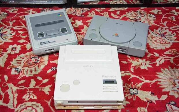 Парень нашёл на чердаке Nintendo PlayStation. Нет, это не опечатка - консоль редкая, а счастливец теперь богат