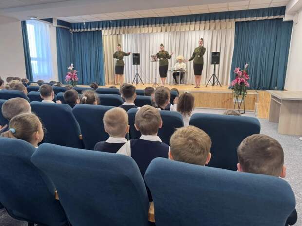 В Новой Адыгее состоялся военно-патриотический концерт для школьников
