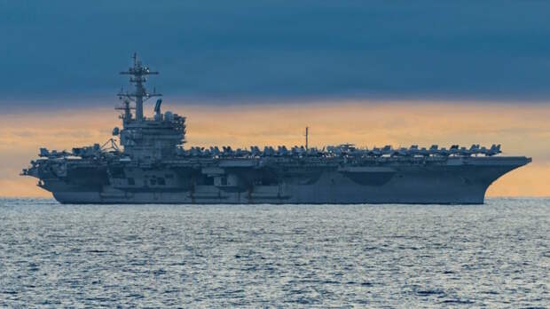 Авианосец "Джордж Буш" огибает Африку, чтобы избежать столкновения с хуситами в Красном море