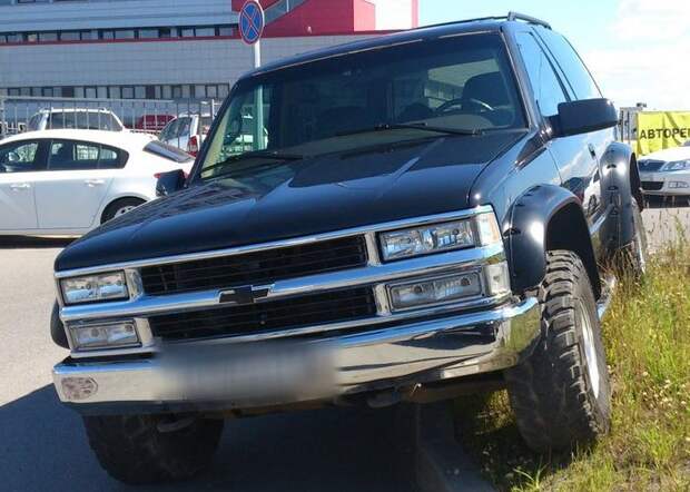 CHEVROLET TAHOE - главное в машине размер и мощный двигатель.