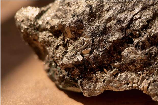 Дороже золота в разы: редкий металл взлетел выше $10 тысяч за унцию