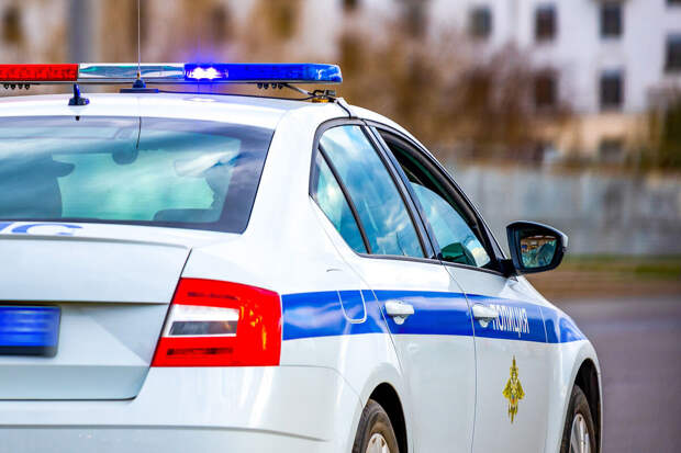В Новосибирске девушка украла автомобиль с помощью эвакуатора