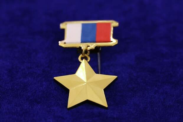 Путин в Кремле вручает бойцам ВС России медали «Золотая Звезда»