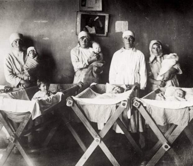 Медицинская помощь детям-сиротам Поволжья в 1922 году.