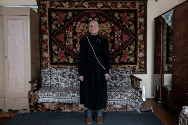Вера и мода: трогательная история 91-летней бабушки через содержимое платяного шкафа