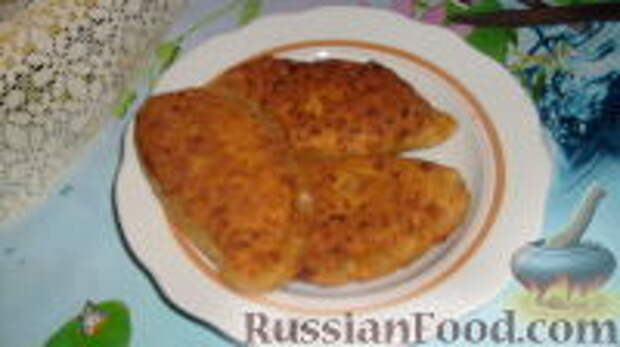 Фото к рецепту: Тыквенные чебуреки с мясом