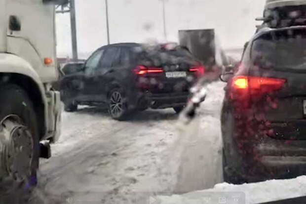 Евраев: открыт ПВР для автомобилистов, стоящих в большой пробке из Переславля